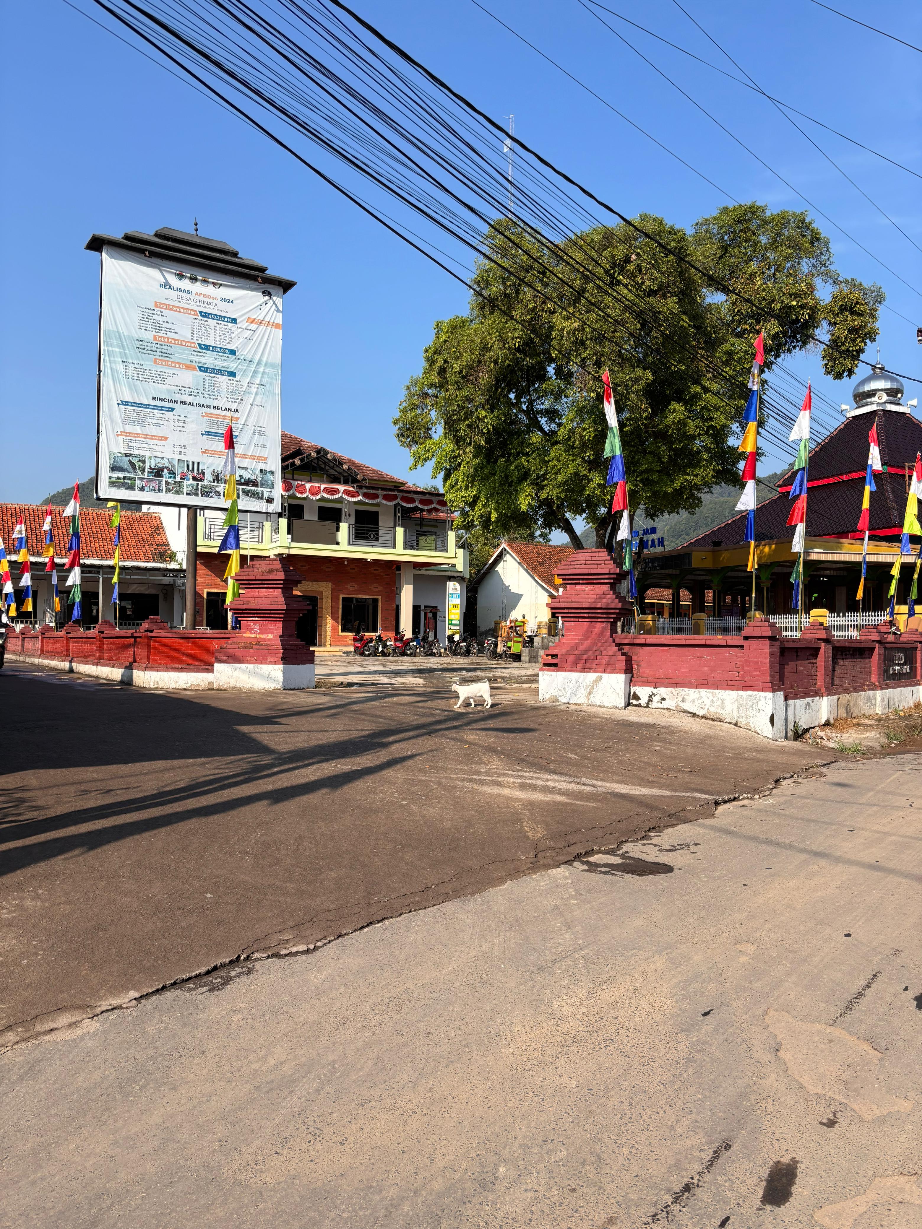 Pemandangan Desa Girinata
